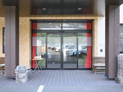 広々としたエントランス風景