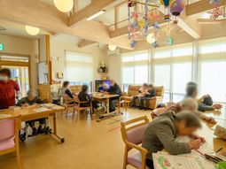 多様な活動が行われる施設のリビング