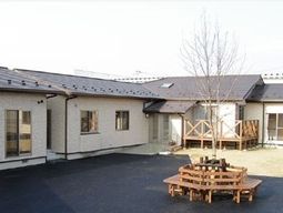 庭と建物の外観