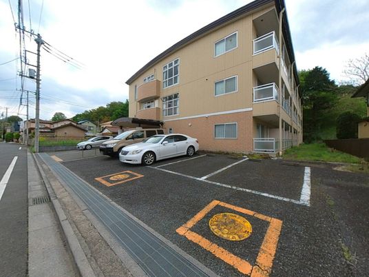駐車スペースの外観