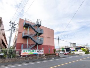 外観の施設建物