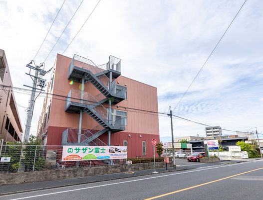 外観の施設建物