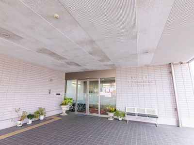 清潔なエントランス風景