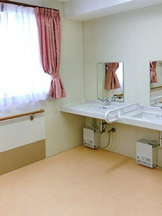 明るく清潔な洗面所