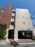 建物外観とエントランス