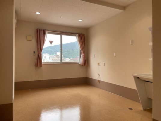窓からの景色が見える居室