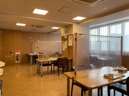 開放的なダイニングルーム