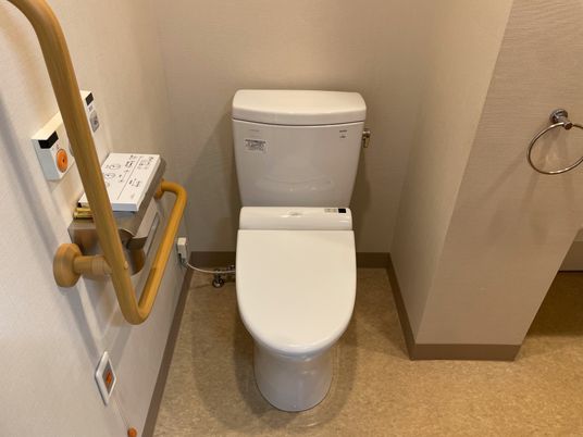 手すり付きトイレ