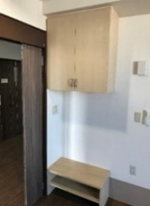 収納棚とドア付近
