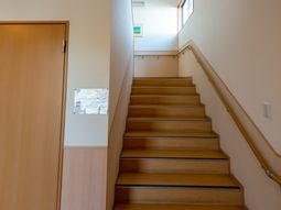 安全な手すり付き階段