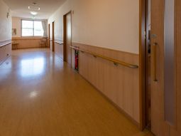 廊下の明るい光景