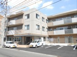 明るく広々とした外観
