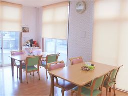 明るい食堂の風景