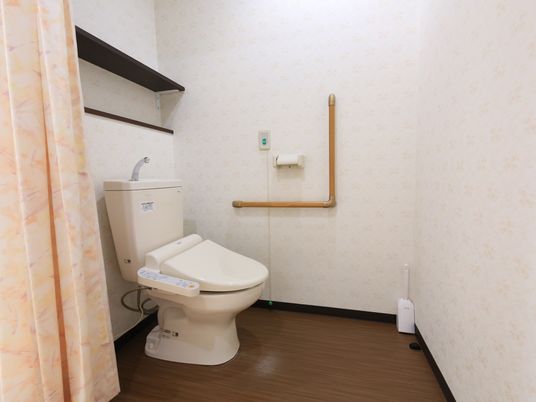 バリアフリー設計のトイレ