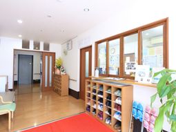 エントランスの明るい様子