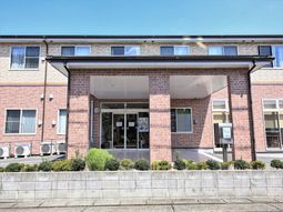 赤レンガの建物エントランス