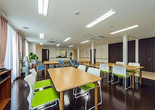 広々とした食堂空間