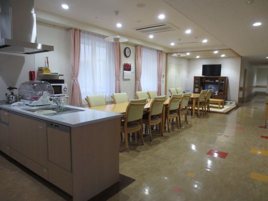 快適な食堂でのお仕事