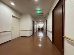 広々とした廊下の様子