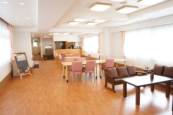 広々としたダイニングルーム