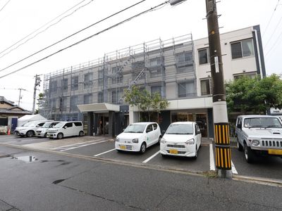 新しい建物の外観