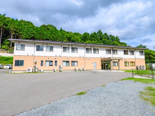 広々とした建物の外観