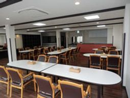 広々とした明るいダイニング