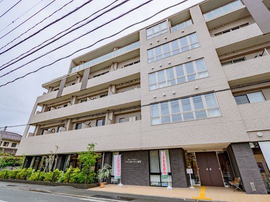 現代的な建物のエントランス
