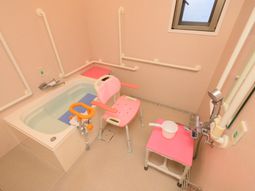 バリアフリーの浴室設備