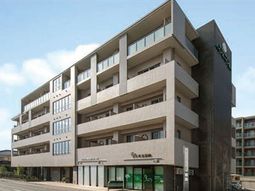 モダンな建物の外観