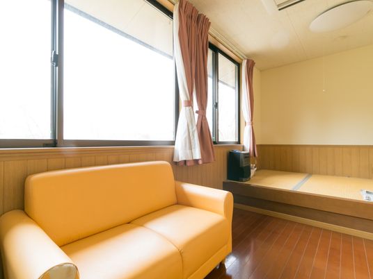 落ち着いた居室の一角