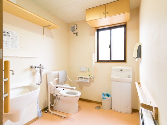 清潔なトイレと浴室