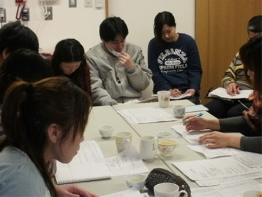 研修中のスタッフと思われる人々