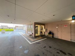 屋根付き出入口  