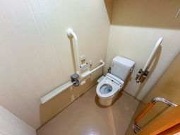手すり付きトイレ