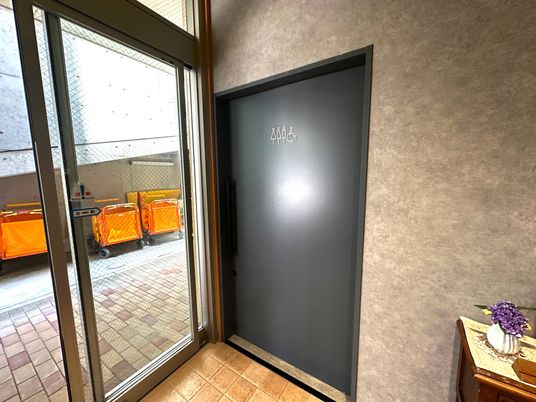 車椅子用出入口