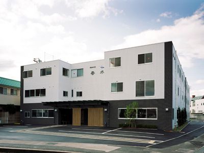 モダンな建物のエントランス