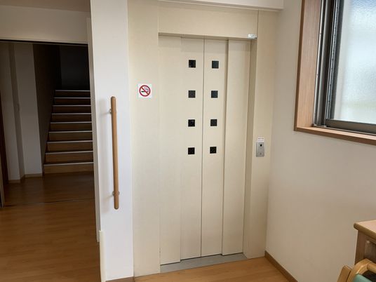 ゆったりしたエレベーター