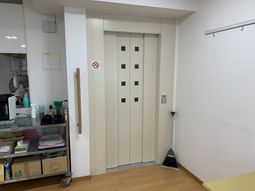 清潔感のあるエレベーター前