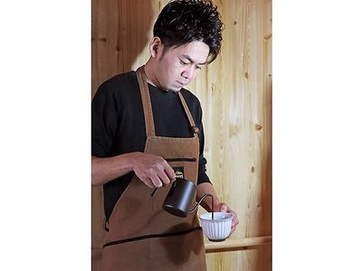 スタッフが作業中の室内