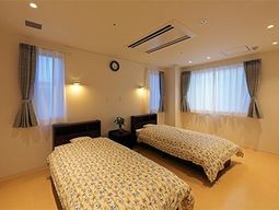 明るい居室の様子
