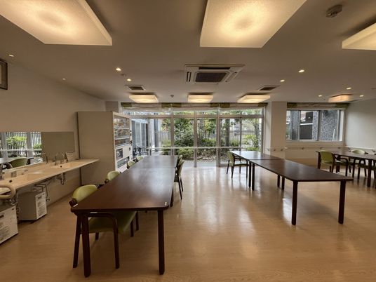 開放的なダイニングルーム