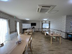 広々としたリビングルーム