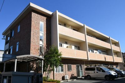 3階建ての外観