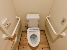 手すり付きトイレ