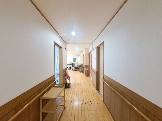 清潔感のある廊下