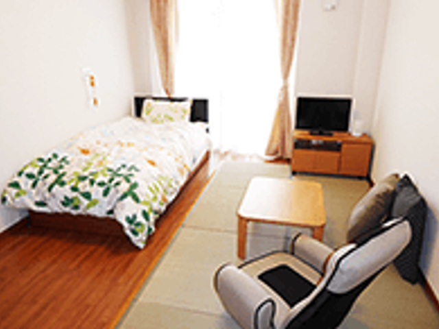 シンプルな居室 居室 快適さを追求したシンプルな空間です。自然光が入る明るい部屋で、くつろぎのひとときを。