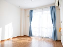明るく広々とした居室