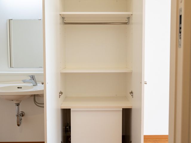 整理しやすい収納スペース クローゼット 使いやすい収納が備わった部屋です。整理整頓がしやすい環境で快適に過ごせます。