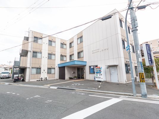 モダンな建物の外観